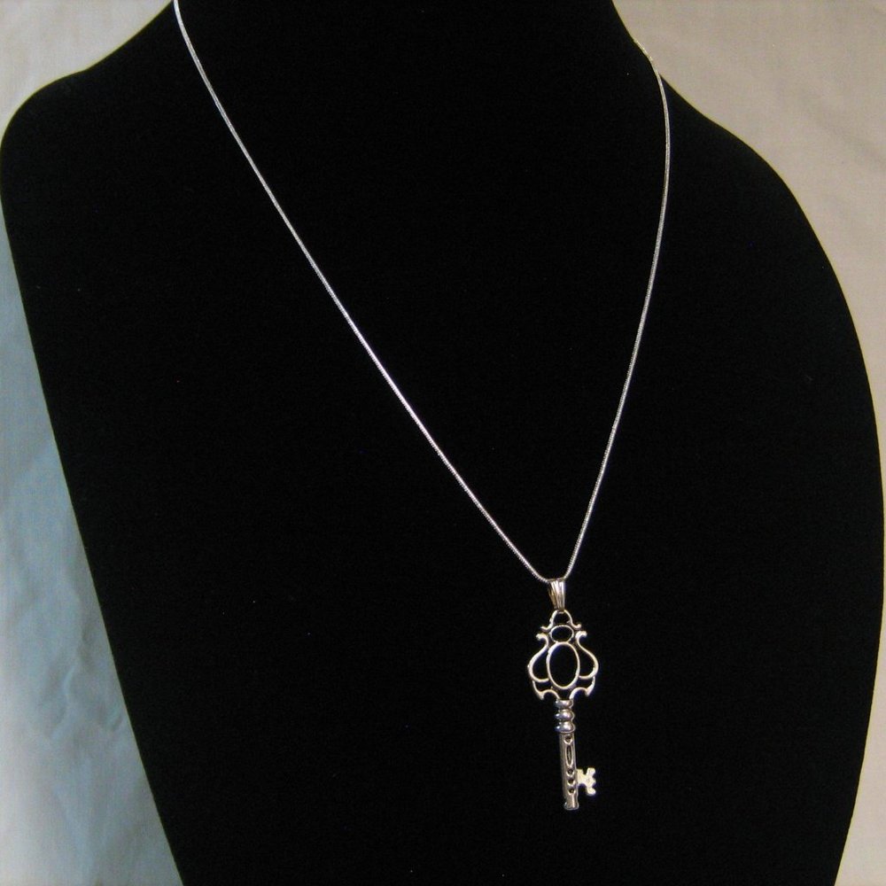 Skeleton key pendant